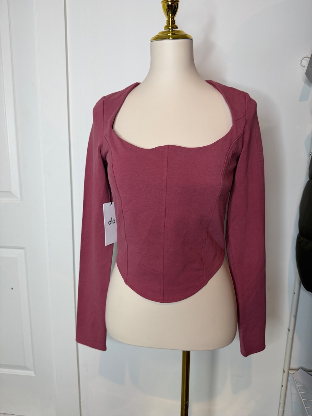 ALO Yoga Sculpted Scoop Long Sleeve Top - Rosewood